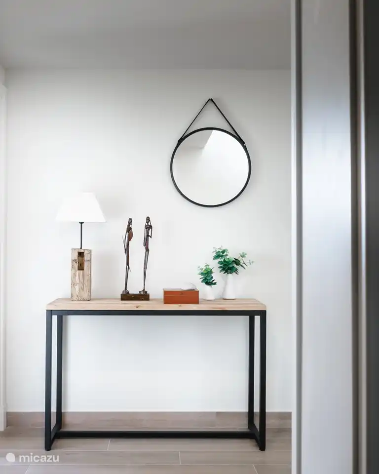 Details in the hall.