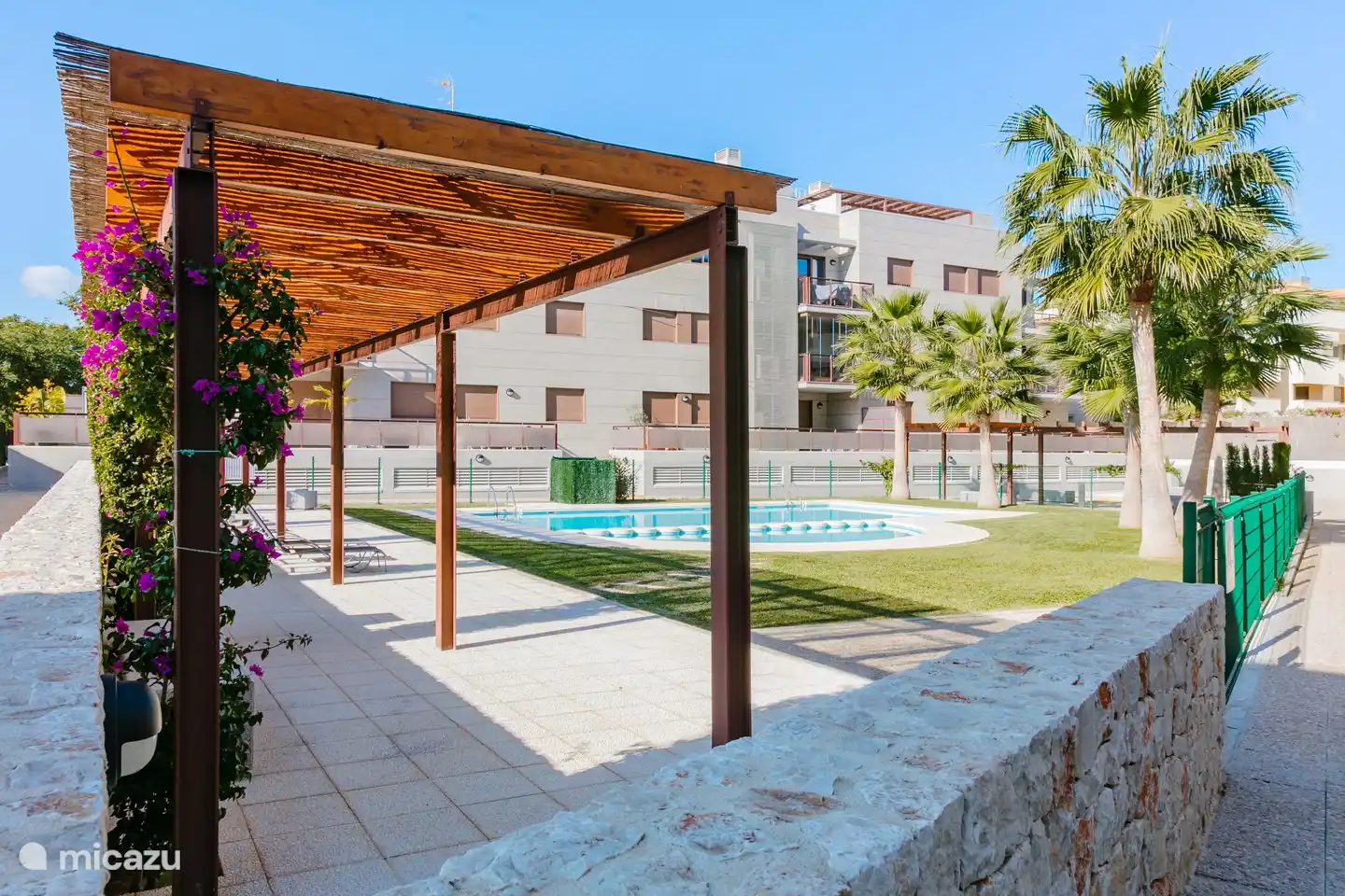 Communal swimming pool with children's pool and place in the sun or shade.