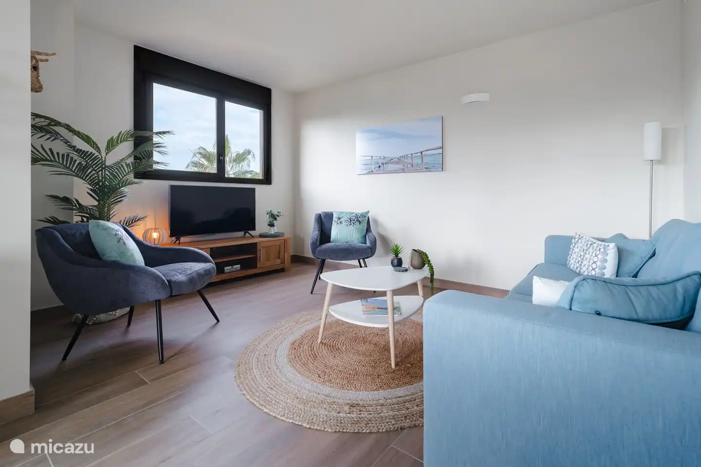 Several cozy seats in the living room.