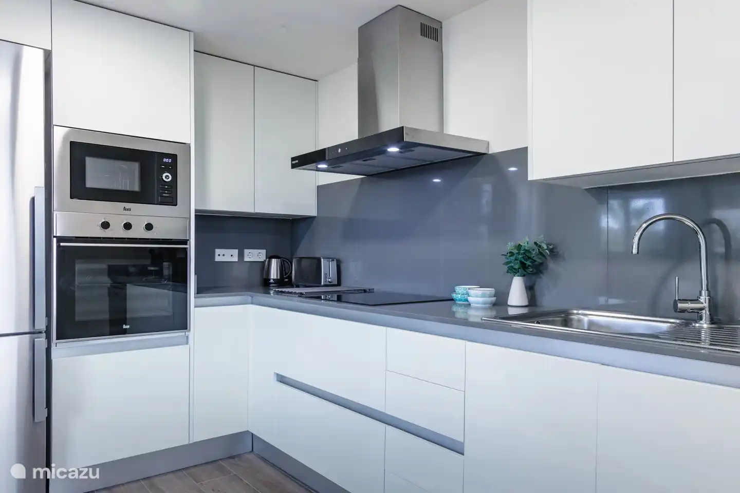 Modern kitchen fully equipped.