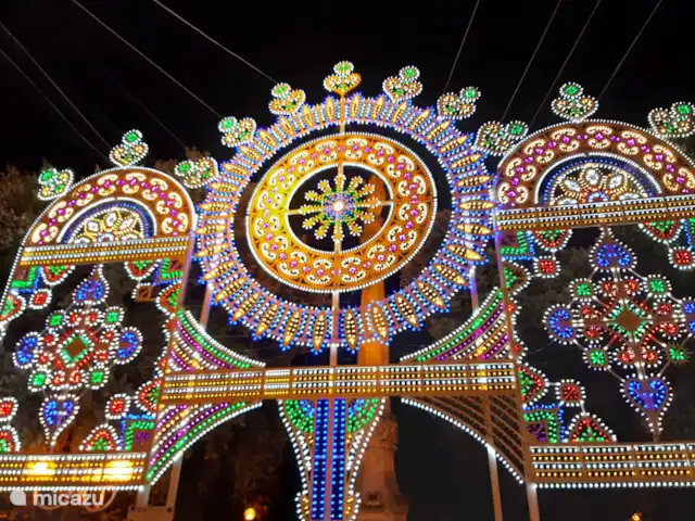 vakantiehuis huren in Italië, Apulië (Puglia), San Vito dei Normanni – Villa Pera - privé zwembad 10x5 m 'Luminarie' de typisch Pugliaanse feestverlichting.