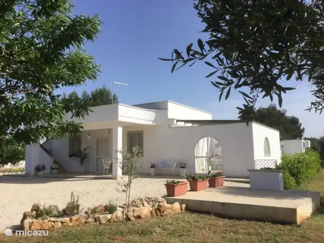 vakantiehuis huren in Italië, Apulië (Puglia), San Vito dei Normanni – Villa Pera - privé zwembad 10x5 m Voorzijde