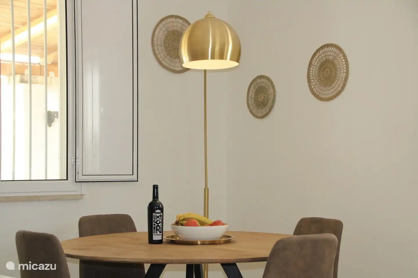 Living room/kitchen dining area