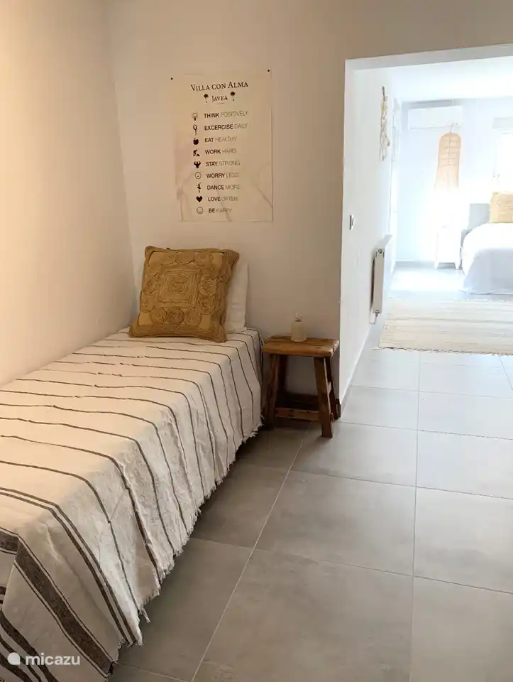 Villa con Alma. If you prefer to let your child(ren) sleep with you in the bedroom, a maximum of 2 beds can be added (80x200cm), or a camp bed (1st.)