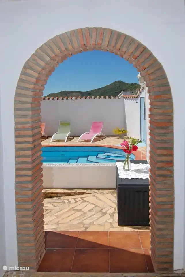 Ein Blick in den Poolbereich.