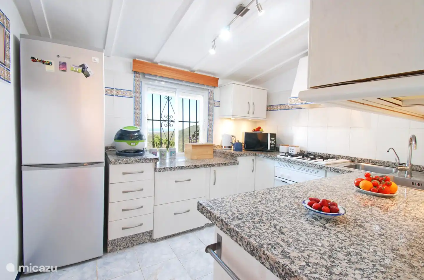 Unsere Küche hat einen schönen Blick in den Garten.