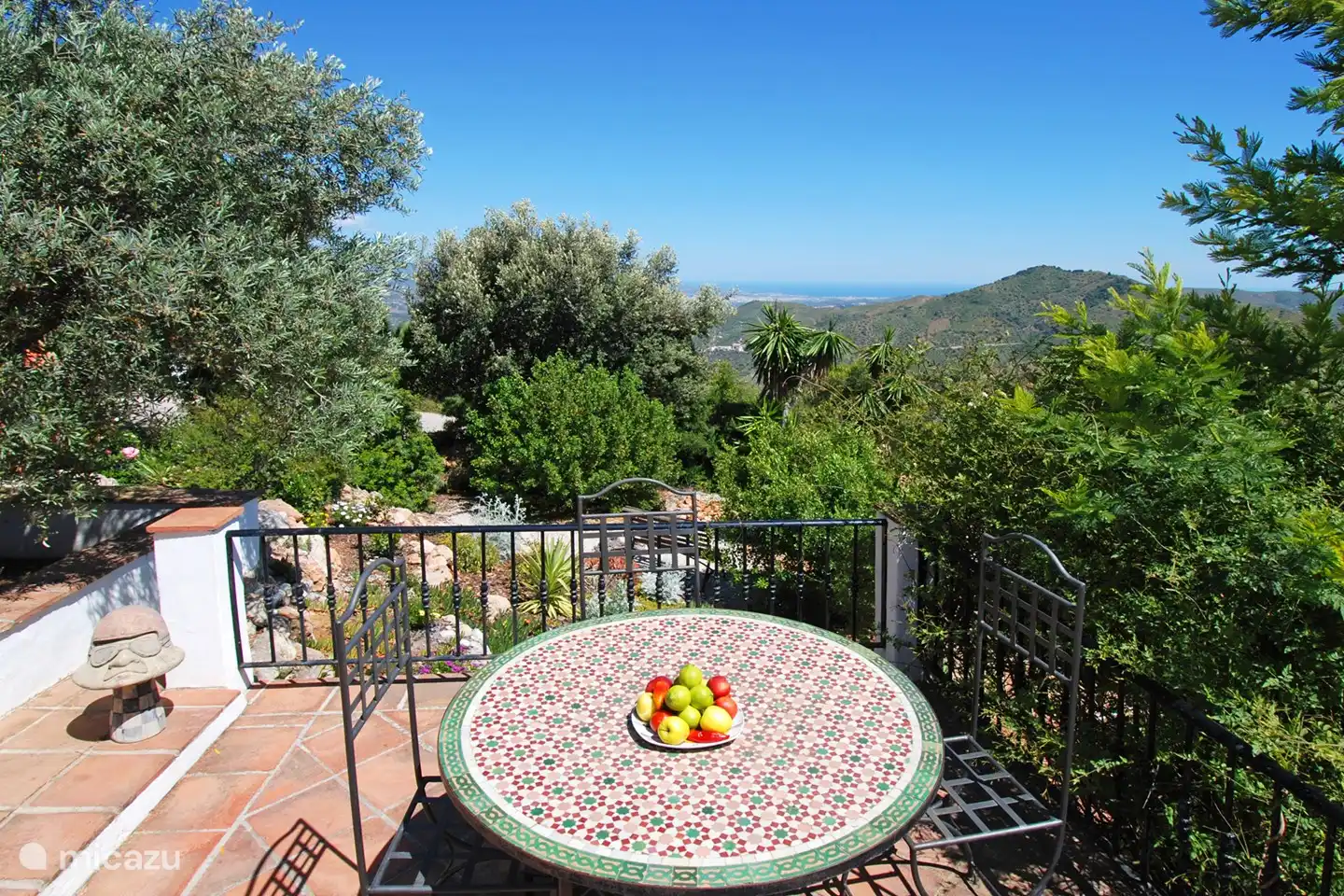 Ein weiterer gemütlicher Essbereich ... und diese tolle Aussicht überall.