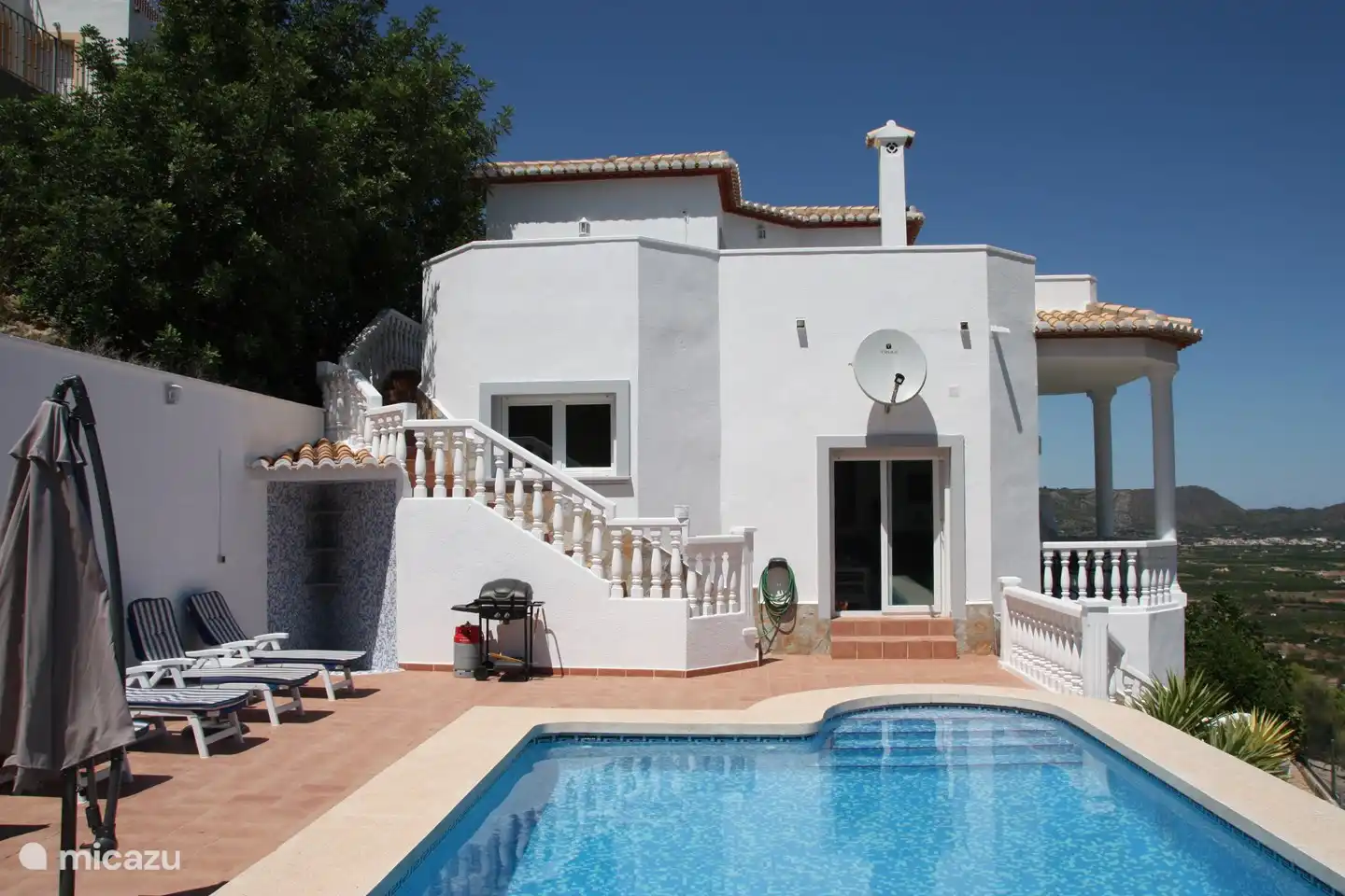 Die Terrasse am Pool, wunderbar privat