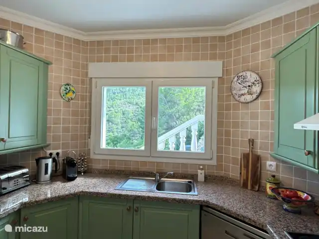 Casa Rena huren in Spanje, Costa Blanca, Orba - villa Zeer uitgeruste keuken: grote koelkast met vriezer, oven, vaatwasser, magnetron, Nespresso koffiezetapparaat, broodrooster, voldoende goede messen, servies en bestek