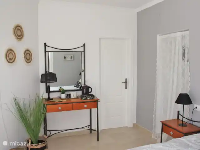 Casa Rena huren in Spanje, Costa Blanca, Orba - villa De slaapkamer op de bovenverdieping heeft een ensuite badkamer en inloopkast. Waterkoker op de kamer.