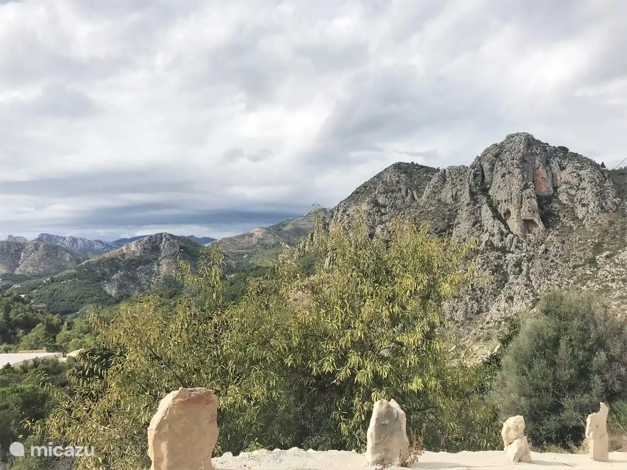 Sch&#246;ne Berge mit vielen M&#246;glichkeiten zum Radfahren, viele ber&#252;hmte Radsportteams trainieren hier am Coll de Rates
