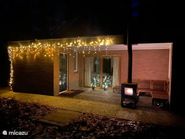 Maison forestière Nunspeet B40 | Pays-Bas, Gueldre, Nunspeet - maison de vacances Pleinement dans l'esprit de Noël, sous la verrière au coin du feu... avec une couverture polaire...