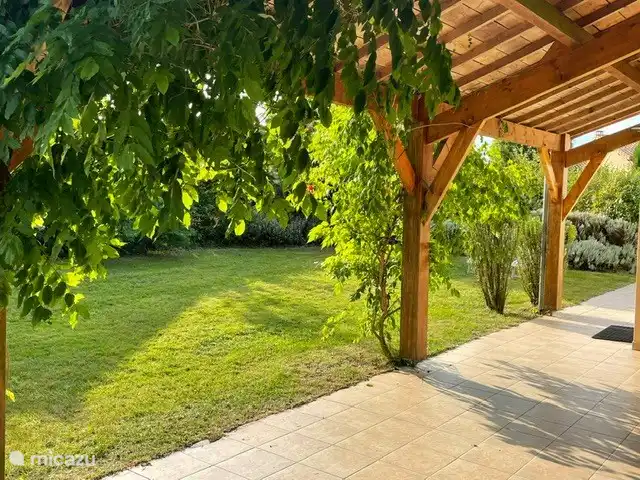 villa huren in Frankrijk, Deux-Sèvres, Les Forges – 32 Le Bois Senis Het overdekte terras met buitenhaard