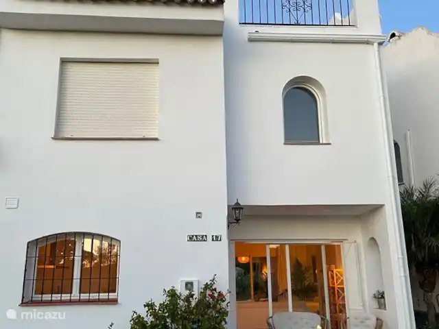 casa vacacional en España, Costa del Sol, Manilva – Altos del Golf - Manilva  El lado de la entrada de la casa.