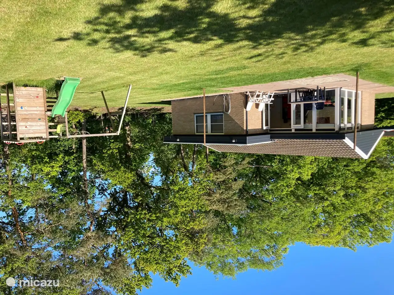 Tuin met eigen speeltoestel