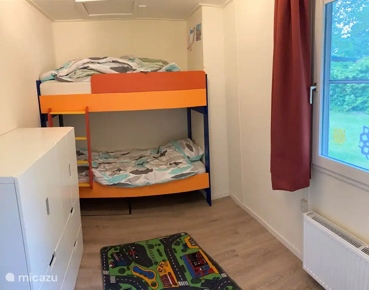 2e slaapkamer met stapelbed