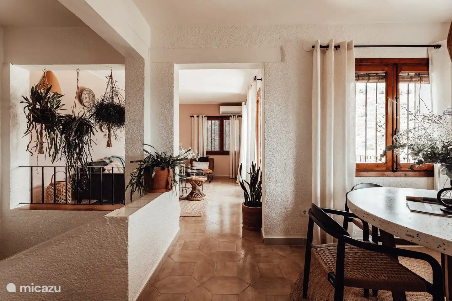 Das Obergeschoss ist großzügig und hell