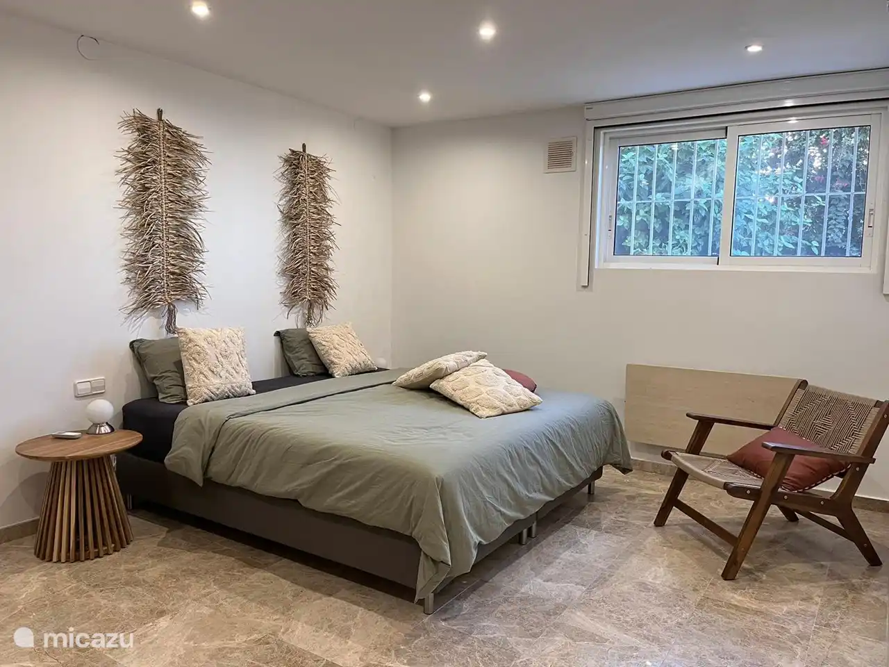 Ein angenehmes Hauptschlafzimmer mit angrenzendem Bad und WC.