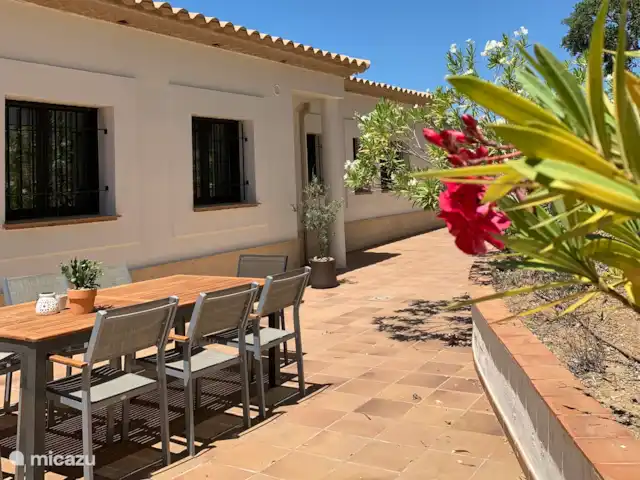 vakantiehuis huren in Spanje, Costa Brava, Calonge – Villa Vista Bonita Terras bij entree