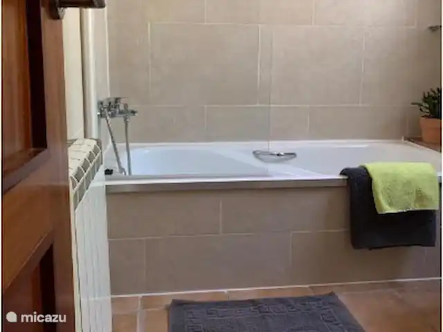 vakantiehuis huren in Spanje, Costa Brava, Calonge – Villa Vista Bonita Badkamer 2 met bad