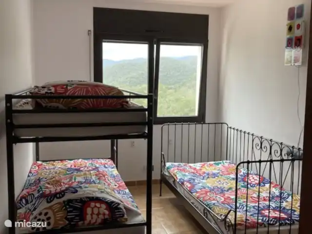 vakantiehuis huren in Spanje, Costa Brava, Calonge – Villa Vista Bonita Slaapkamer met 3 bedden (stapelbed en 1 x 1-persoons)