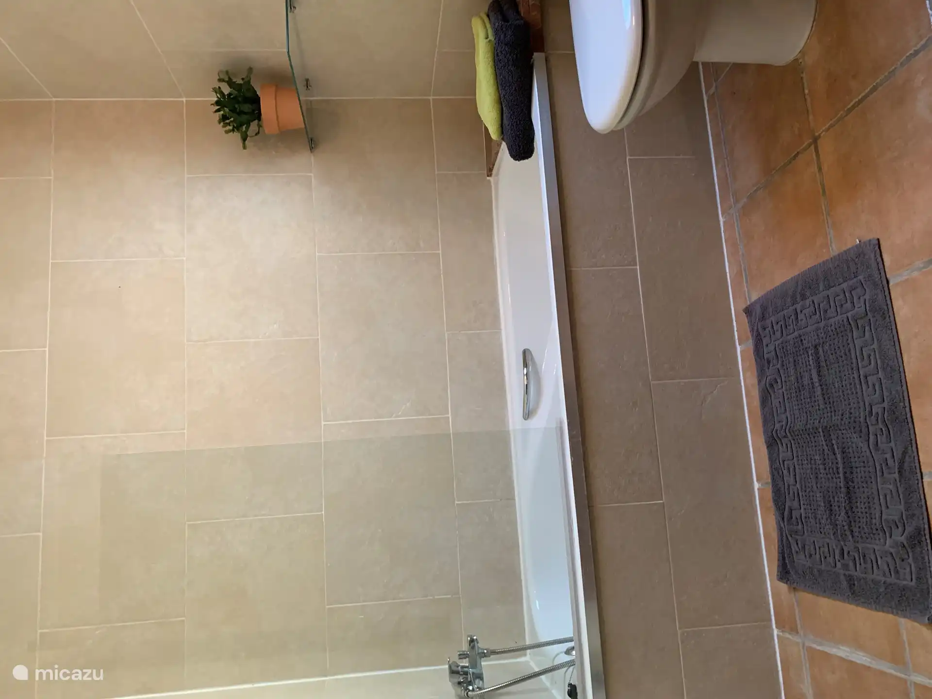 Badezimmer 2 mit Badewanne