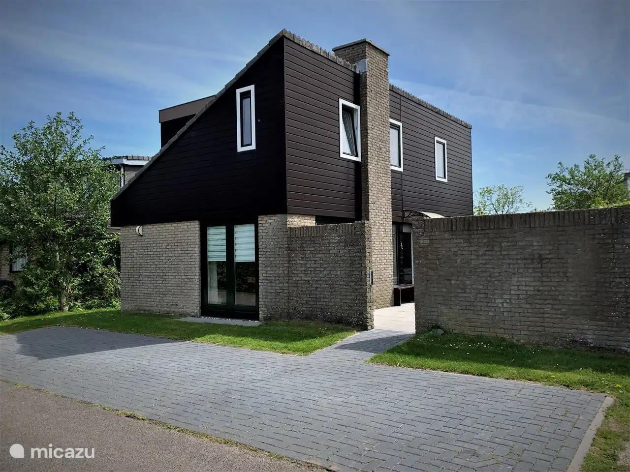 2 private Parkplätze