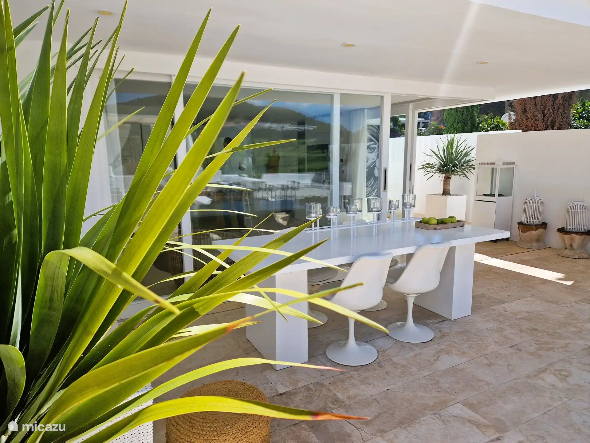 Draußen essen, wunderschön im Schatten.