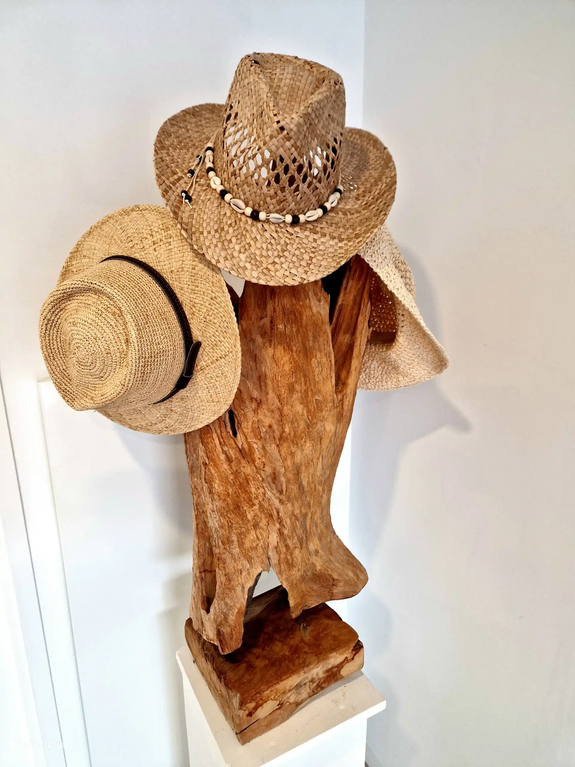 Es stehen eine Yogamatte, Gewichte und Sonnenhüte zur Verfügung. Sie können alles in unserem Haus verwenden, schön, wenn Sie es zurückstellen oder aufhängen ;-)!