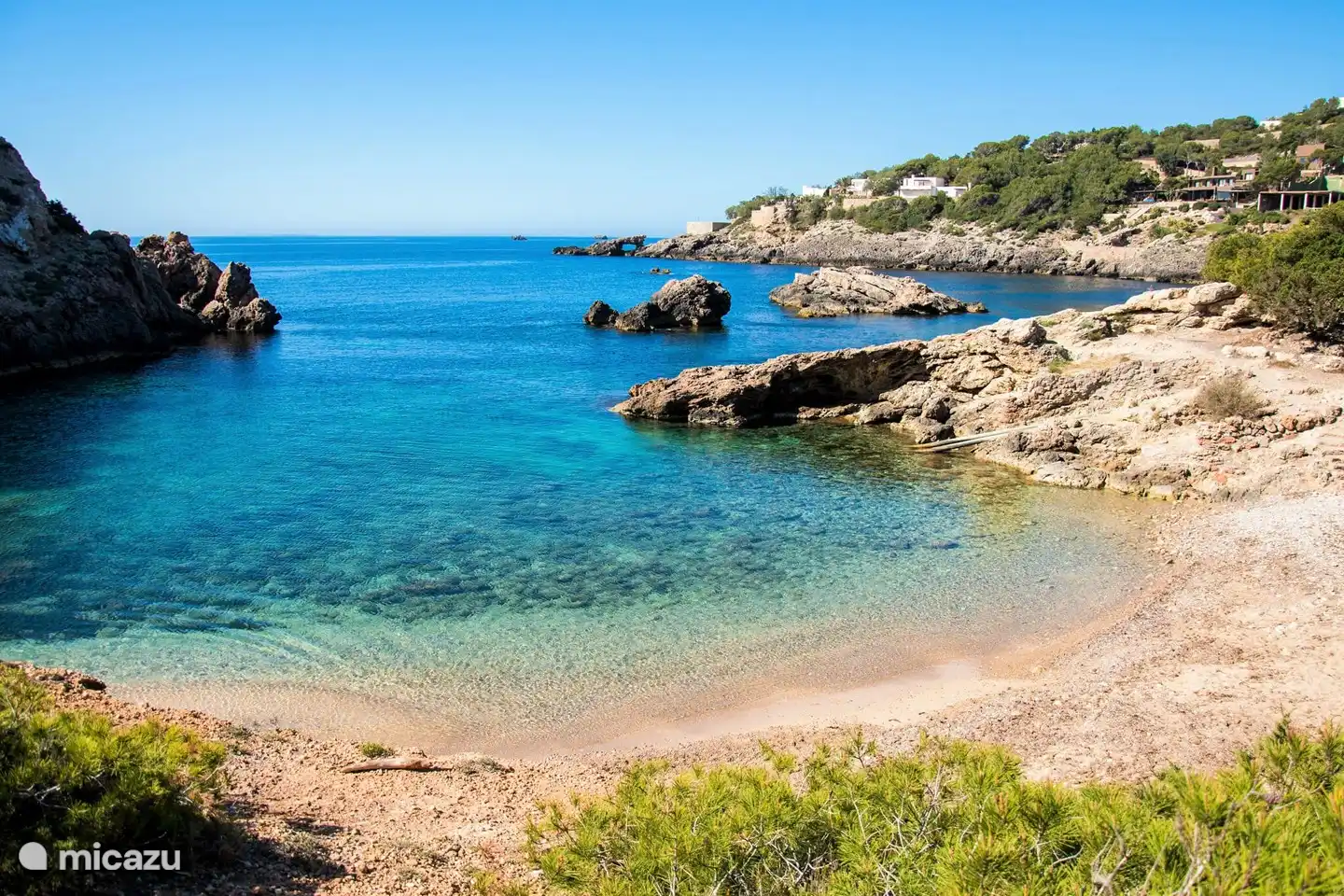 Cala Olivera ist der versteckte Strand in der Nähe. Ein fantastischer Ort, um den Morgen mit einem morgendlichen Schwimmen oder Schnorcheln zu beginnen. Sehr zu empfehlen.