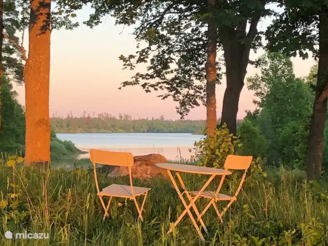 Chalet du lac Agundaborg | Suède, Småland, Ljungby - gîte / cottage Une belle place près de la maison où l’on peut regarder le lac.
