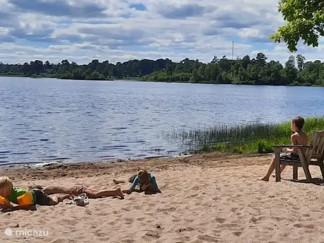 Chalet du lac Agundaborg | Suède, Småland, Ljungby - gîte / cottage La plage privée d'Agundaborg où vous pourrez profiter.