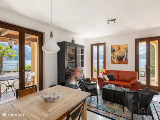 Cannobio-Lago Maggiore S.Carmine 1A en Italia, Piamonte, Carmine Inferiore - casa vacacional vista del lago Maggiore desde la sala de estar