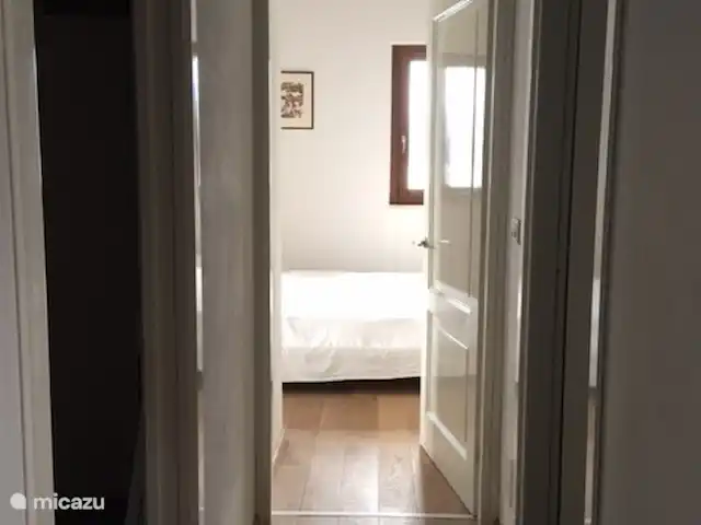Cannobio-Lago Maggiore S.Carmine 1A en Italia, Piamonte, Carmine Inferiore - casa vacacional Arriba por el pasillo entras al dormitorio