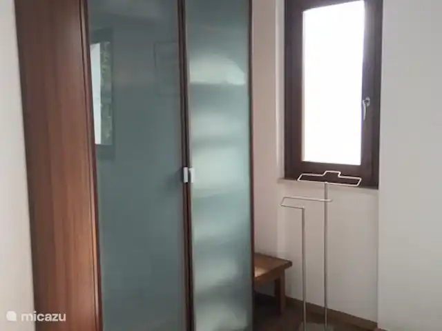 Cannobio-Lago Maggiore S.Carmine 1A en Italia, Piamonte, Carmine Inferiore - casa vacacional El guardarropa y los percheros y percheros