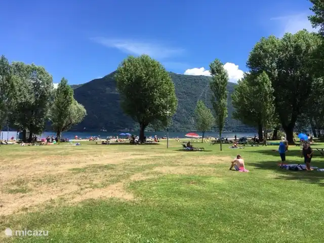 Cannobio-Lago Maggiore S.Carmine 1A en Italia, Piamonte, Carmine Inferiore - casa vacacional Playa de Cannobio con zona para tomar el sol