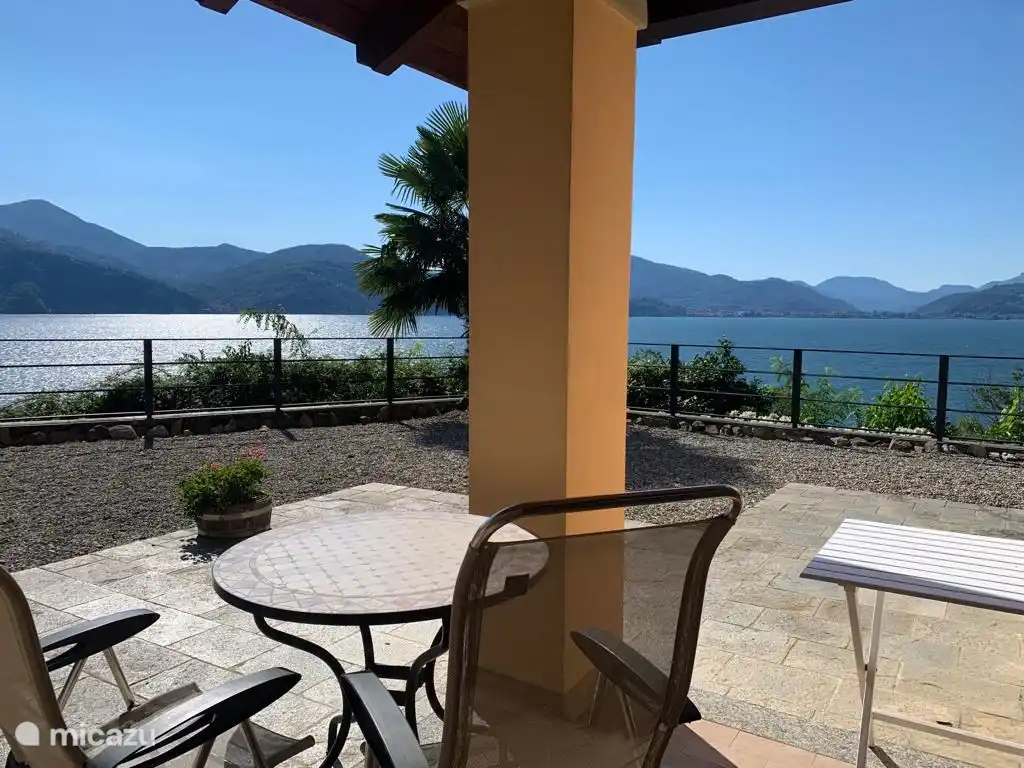 Enjoy breakfast on the terrace with that fascinating view of the Lago.