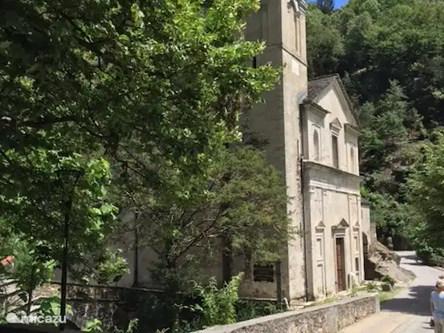 Cannobio-Lago Maggiore S.Carmine 1A en Italia, Piamonte, Carmine Inferiore - casa vacacional La iglesia del siglo XV en Trafiume