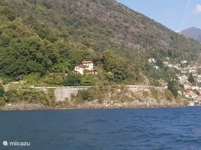 Cannobio-Lago Maggiore S.Carmine 1A en Italia, Piamonte, Carmine Inferiore - casa vacacional Nuestra casa vista desde el barco en 2006.