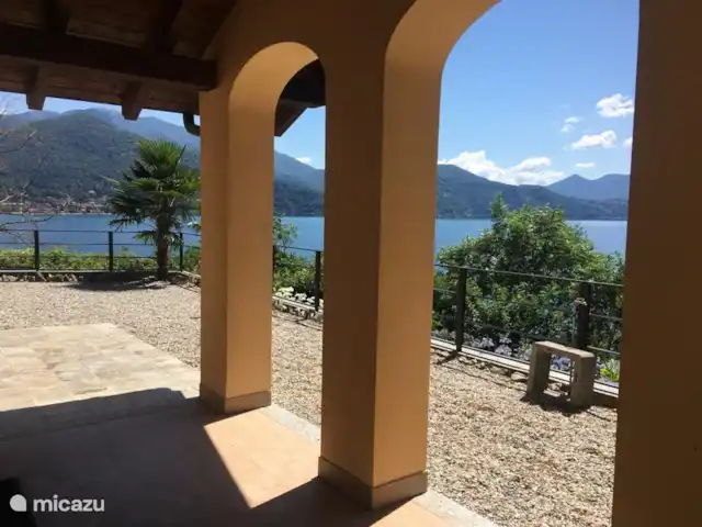 Cannobio-Lago Maggiore S.Carmine 1A en Italia, Piamonte, Carmine Inferiore - casa vacacional Debajo del porche cuando hace demasiado calor