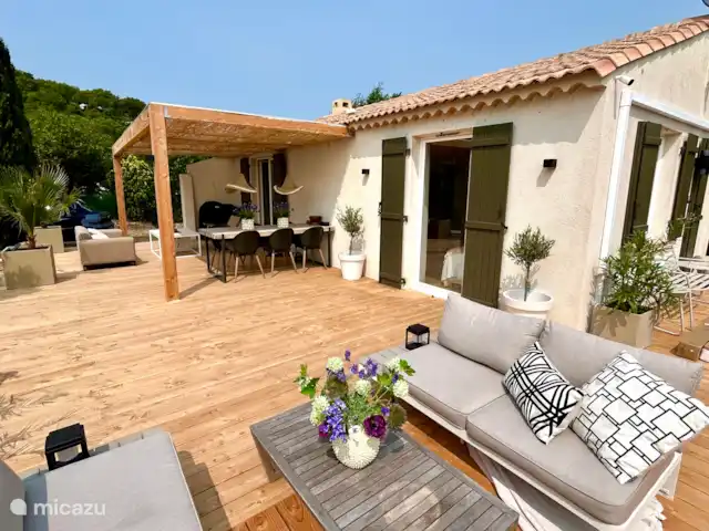 Maison avec piscine proche Ste Maxime | France, Côte d'Azur, Le Muy - maison de vacances Une partie du jardin/terrasse. Tout a été construit en 2025.