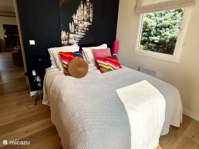 Maison avec piscine proche Ste Maxime | France, Côte d'Azur, Le Muy - maison de vacances Chambre 1 au bord de la piscine.