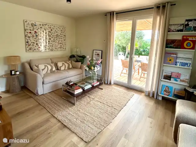 Maison avec piscine proche Ste Maxime | France, Côte d'Azur, Le Muy - maison de vacances Salon confortable avec un décor neutre.