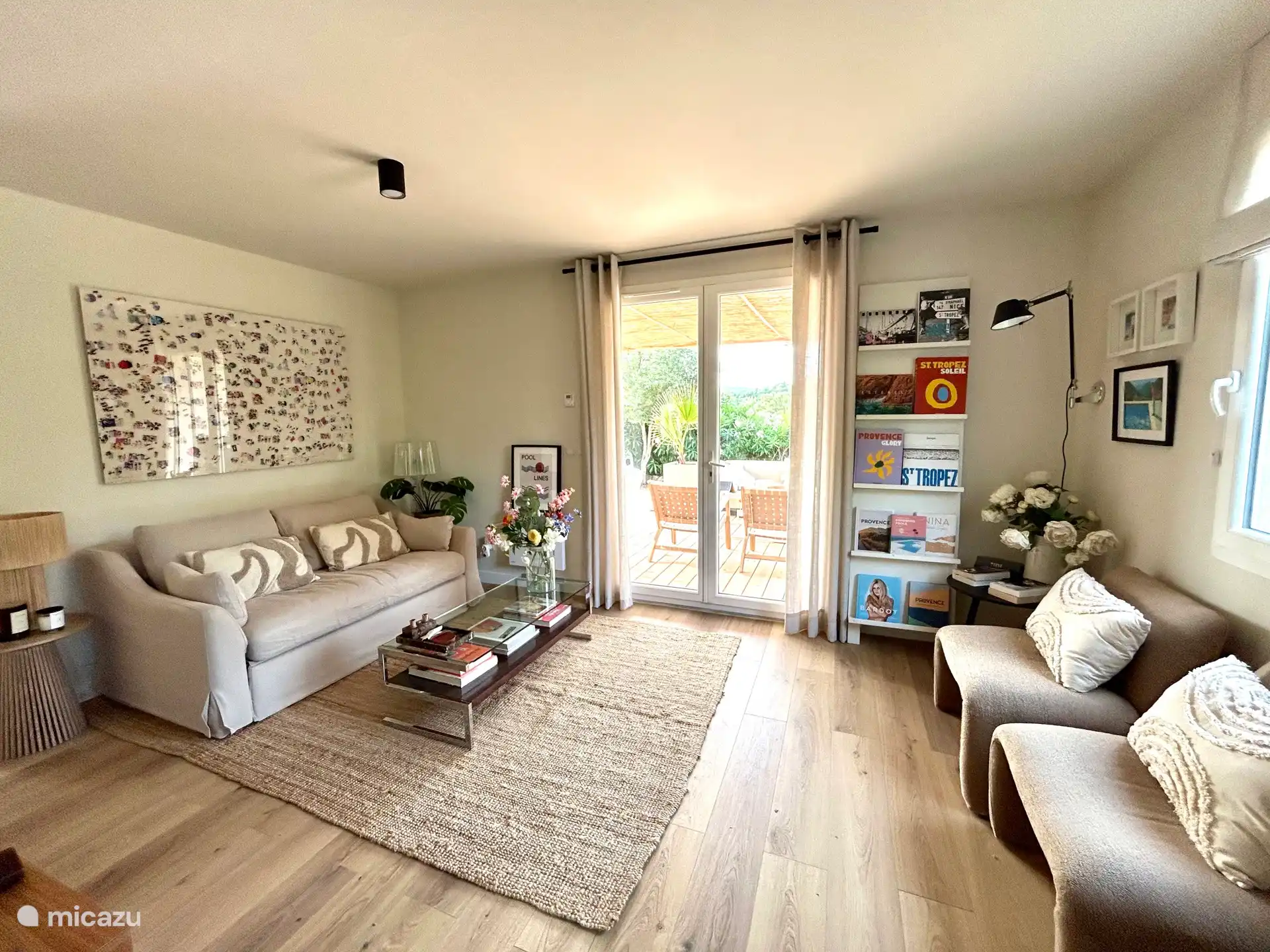 Salón luminoso y atractivo