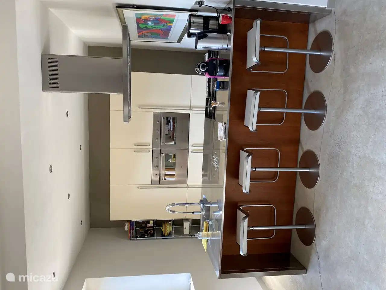 Luxe en volledig ingerichte keuken met twee ovens en een vaatwasser