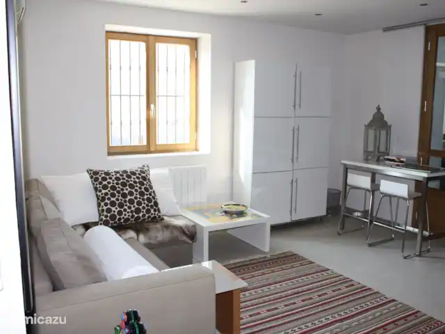 Villa Dolce Apricale | Italie, Ligurie, Apricale - villa Chambre trois avec deux lits simples et un canapé-lit (1,40 de large) et portes-Françaises