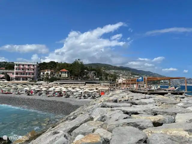 Villa Dolce Apricale | Italie, Ligurie, Apricale - villa Restaurant de plage à Bordigera.