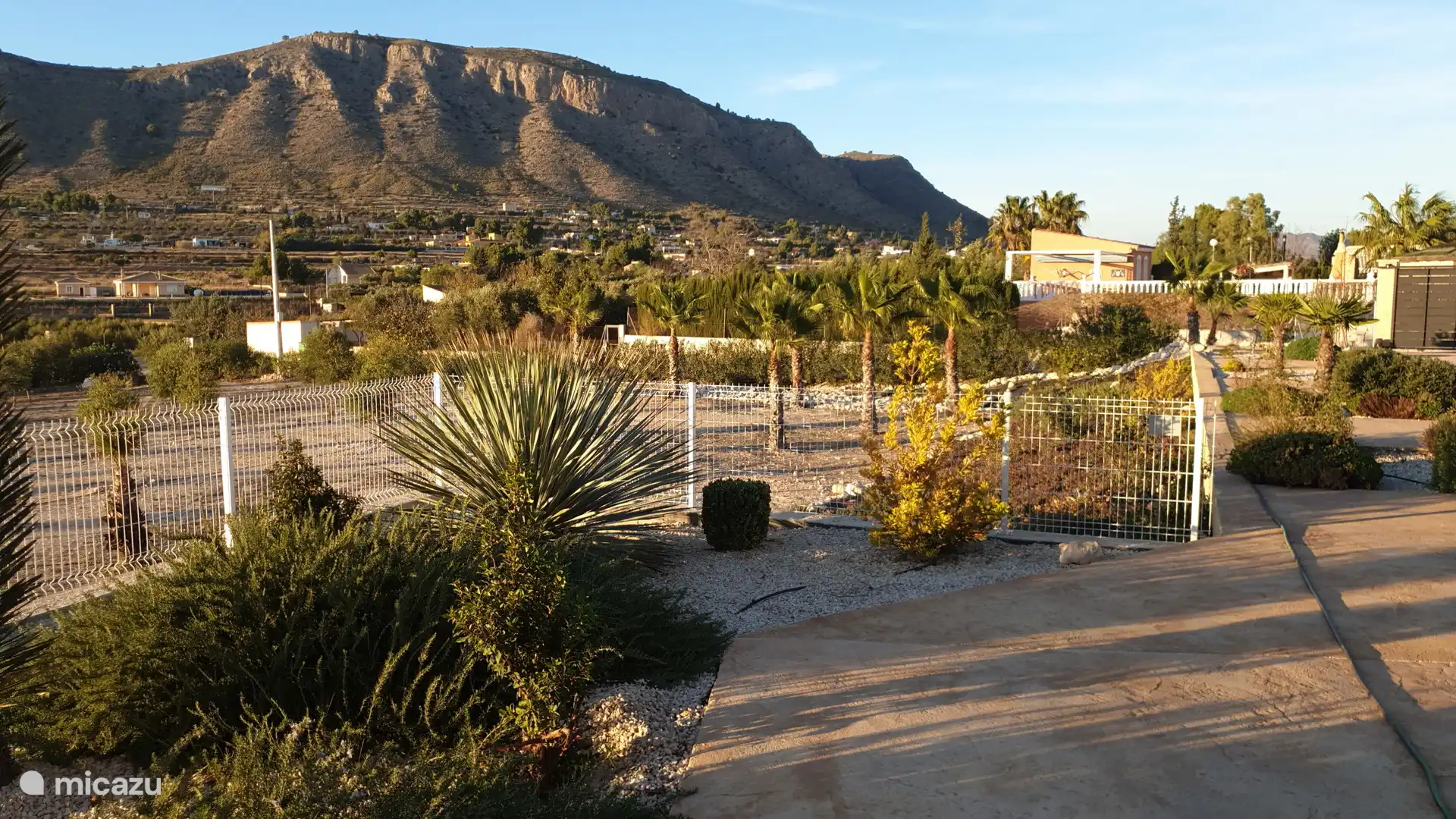 Delantera y delantera de la casa