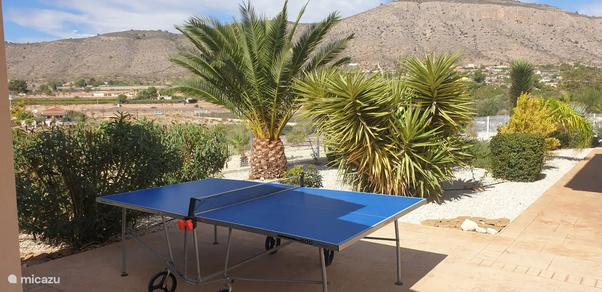 A lo largo de la casa