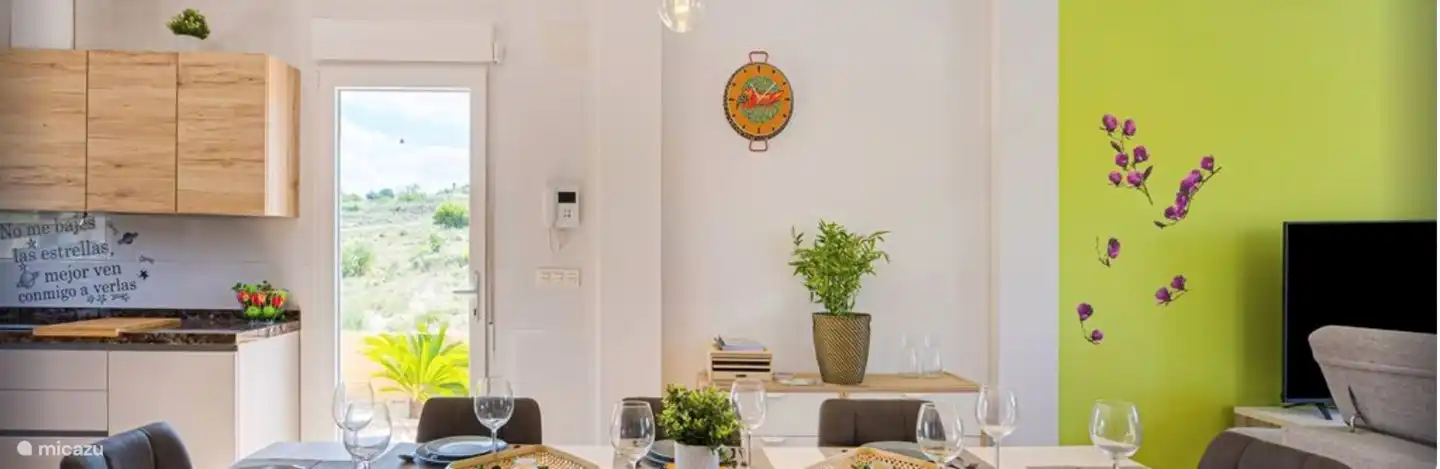 En esta mesa se puede comer bien con familiares y amigos.